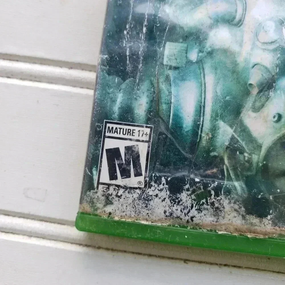 Fallout 4 (Microsoft Xbox One, 2015) VERY GOOD But Case Is Little Damaged